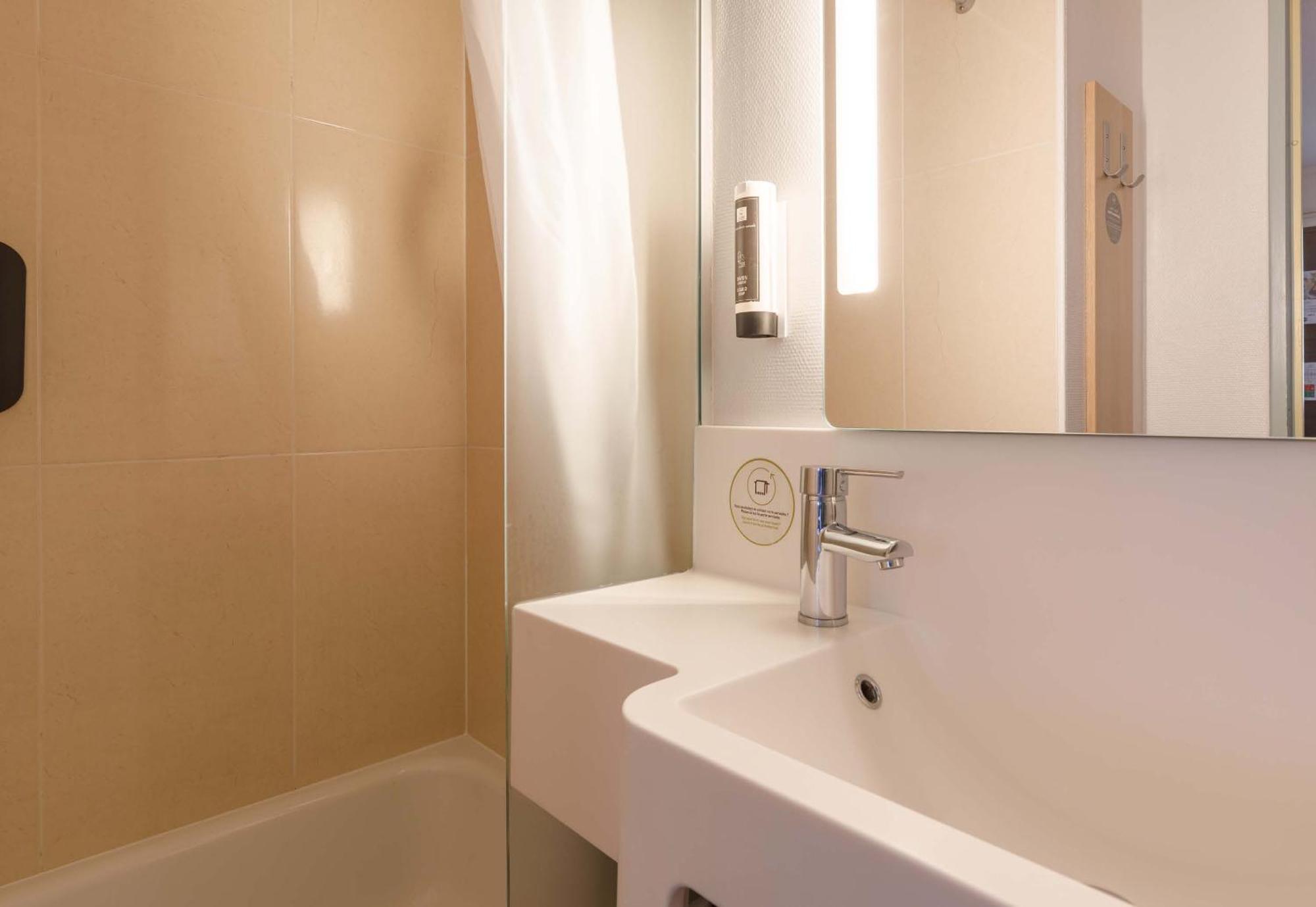 B&B Hôtel Moulins Toulon-sur-Allier Buitenkant foto